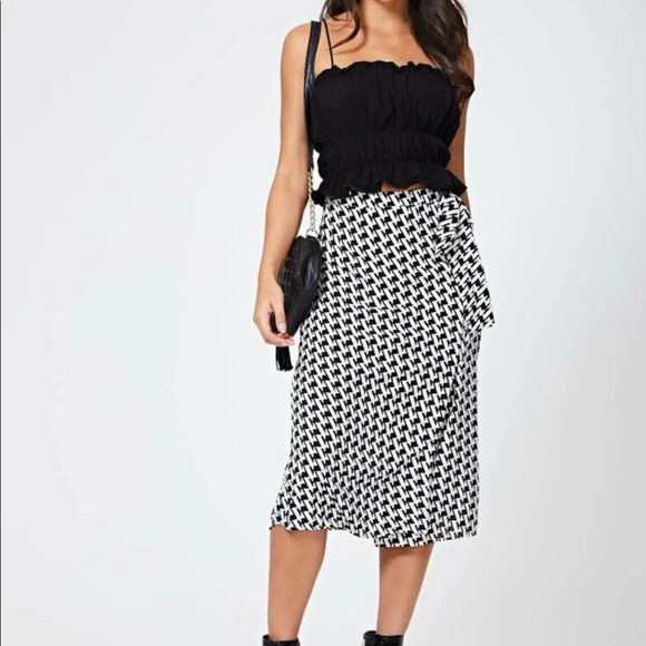 Scrunched Crop Tops - Picture 5 of 5